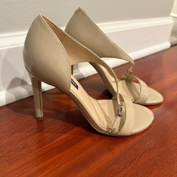 Heels - Picture 2 of 4